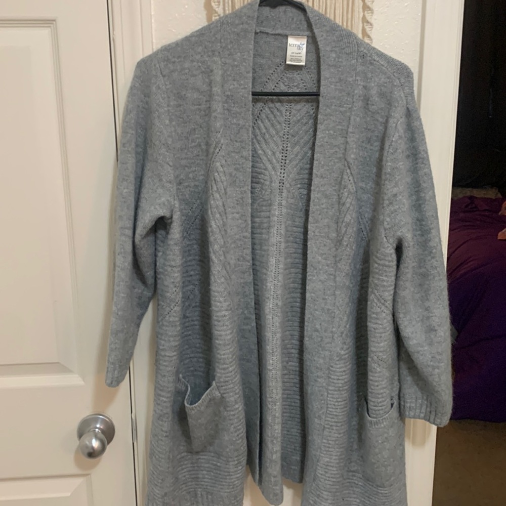 Women’s light grey cardigan